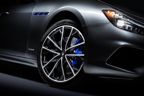 Large-16668-MaseratiGhibliHybrid